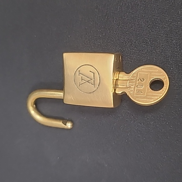 Authentic LV #204 Lock and Key - Picture 15 of 15